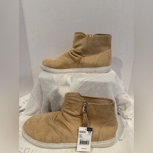 Joe Boxer Beige Ankle Boots